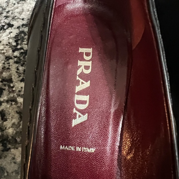 Prada leather pointed toe kitten heels with silver buckle - Picture 5 of 8